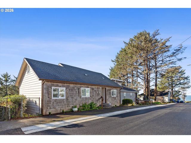 860 Sw 10TH St, Lincoln City, OR 97367