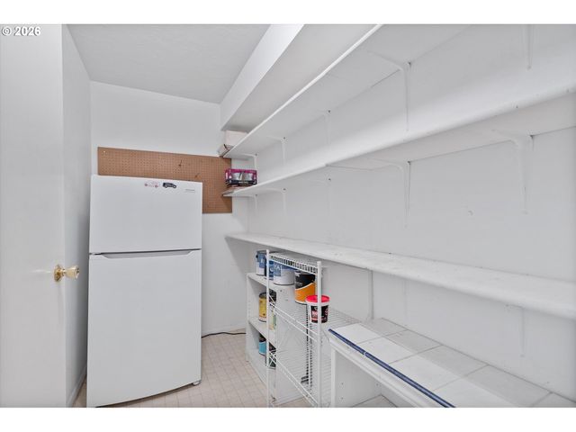 860 Sw 10TH St, Lincoln City, OR 97367