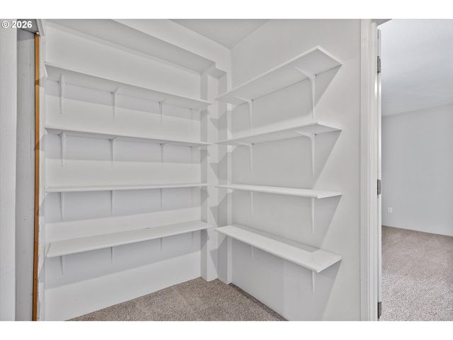 860 Sw 10TH St, Lincoln City, OR 97367