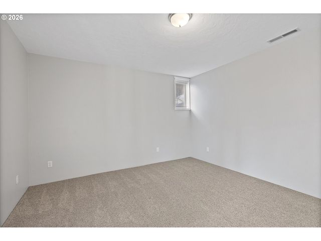 860 Sw 10TH St, Lincoln City, OR 97367