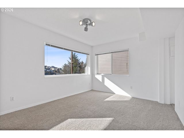 860 Sw 10TH St, Lincoln City, OR 97367