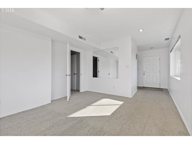 860 Sw 10TH St, Lincoln City, OR 97367