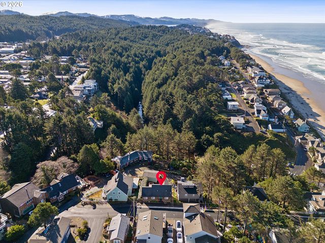 860 Sw 10TH St, Lincoln City, OR 97367