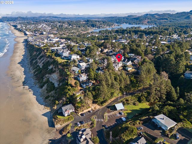 860 Sw 10TH St, Lincoln City, OR 97367