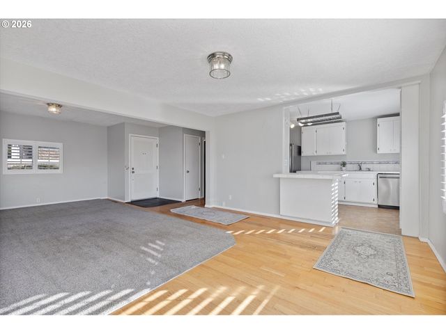 860 Sw 10TH St, Lincoln City, OR 97367