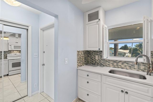 2050 NE 39th Street 302e, Lighthouse Point, FL 33064