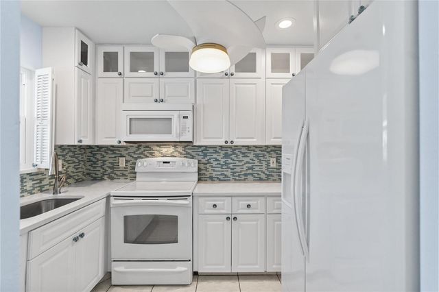 2050 NE 39th Street 302e, Lighthouse Point, FL 33064