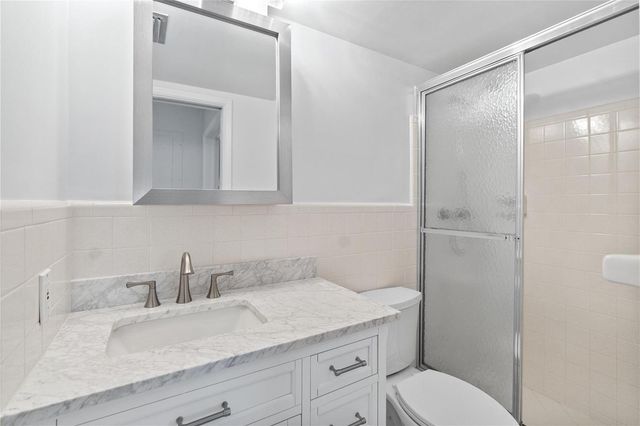 2050 NE 39th Street 302e, Lighthouse Point, FL 33064