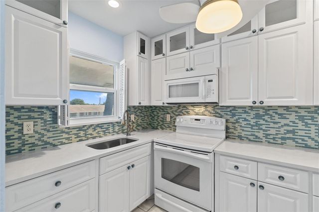 2050 NE 39th Street 302e, Lighthouse Point, FL 33064