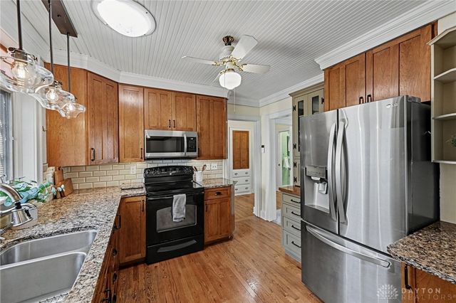 327 East Drive, Oakwood, OH 45419