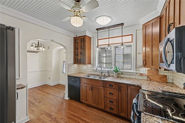 327 East Drive, Oakwood, OH 45419