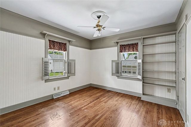 327 East Drive, Oakwood, OH 45419