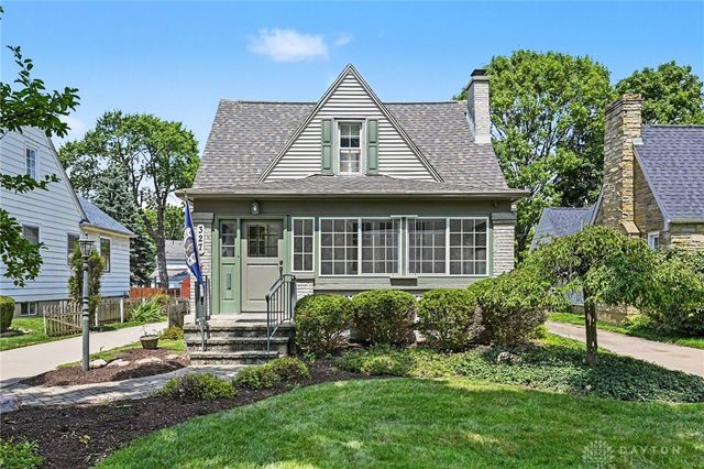327 East Drive, Oakwood, OH 45419