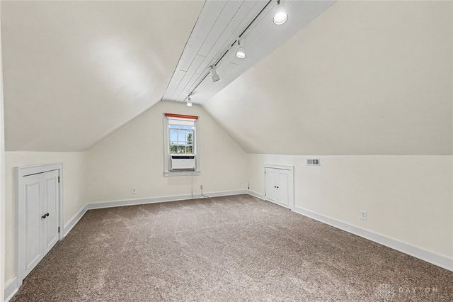 327 East Drive, Oakwood, OH 45419