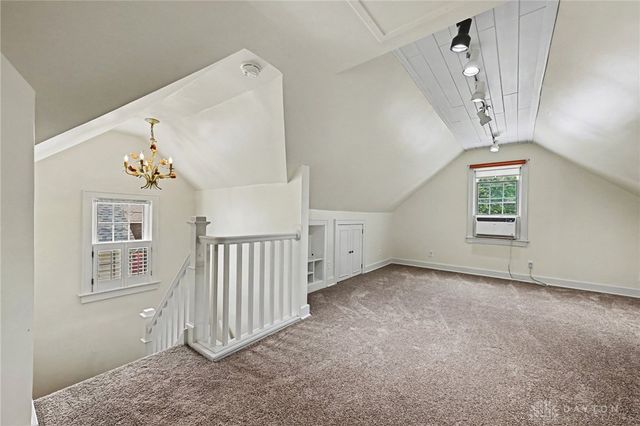 327 East Drive, Oakwood, OH 45419