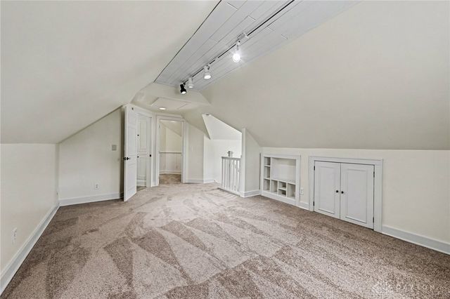 327 East Drive, Oakwood, OH 45419