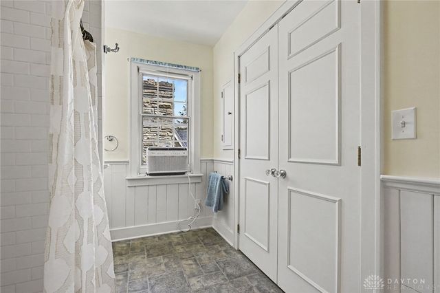 327 East Drive, Oakwood, OH 45419