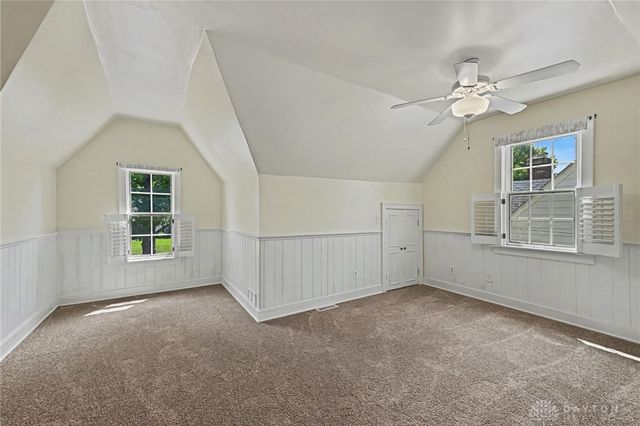 327 East Drive, Oakwood, OH 45419