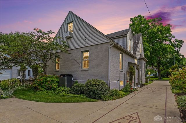 327 East Drive, Oakwood, OH 45419