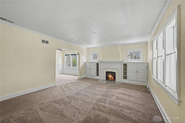 327 East Drive, Oakwood, OH 45419