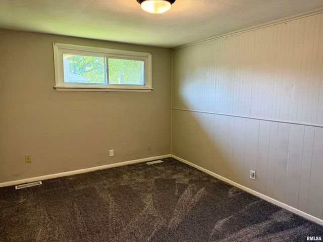 1402 SOMMERSET Street, Pekin, IL 61554