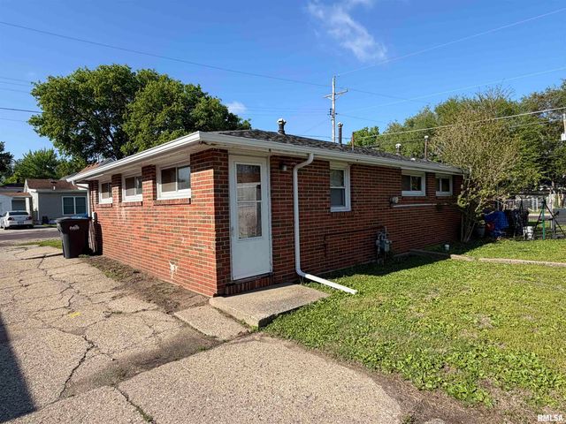 1402 SOMMERSET Street, Pekin, IL 61554