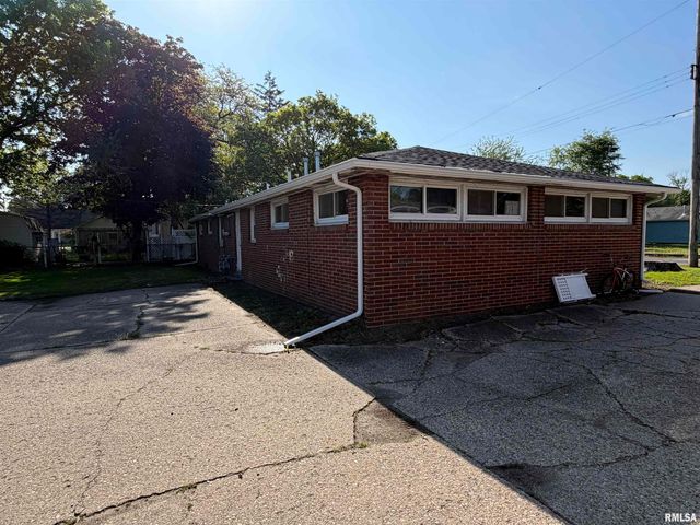 1402 SOMMERSET Street, Pekin, IL 61554