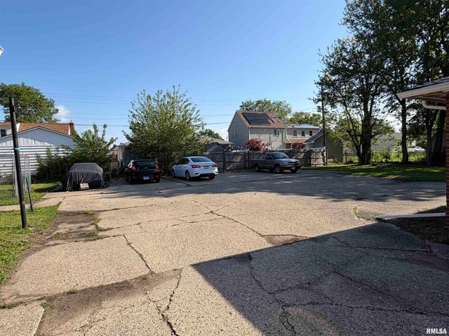 1402 SOMMERSET Street, Pekin, IL 61554
