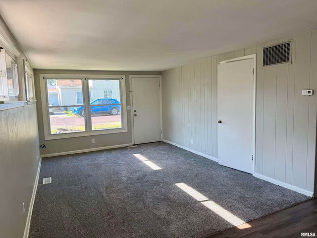 1402 SOMMERSET Street, Pekin, IL 61554