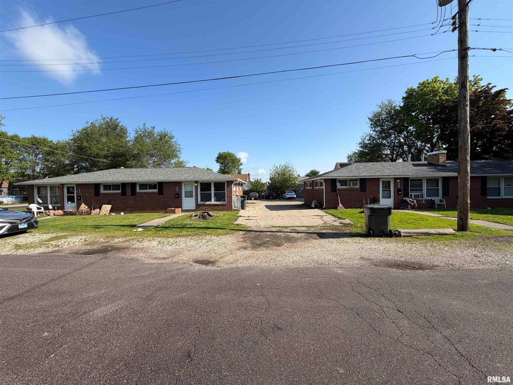 1402 SOMMERSET Street, Pekin, IL 61554