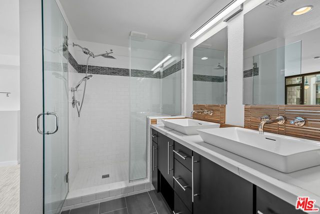 13045 Pacific 120, Los Angeles, CA 90094