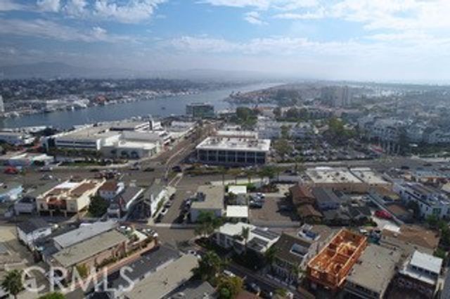 522 Clubhouse Avenue, Newport Beach, CA 92663