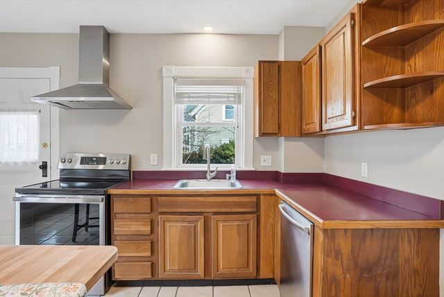 2 Maple Ave, Natick, MA 01760