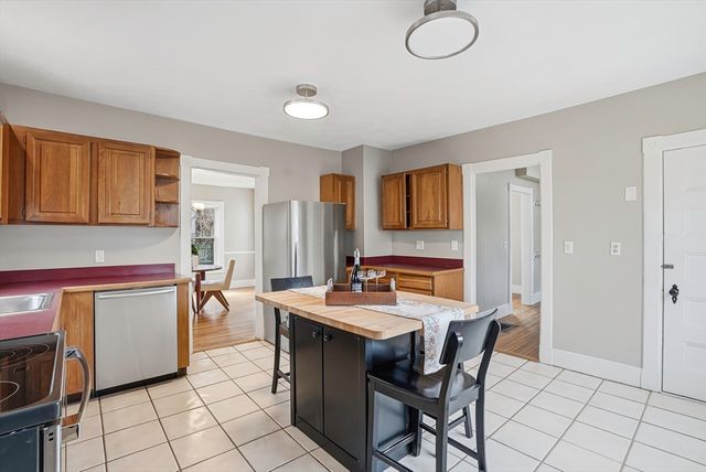 2 Maple Ave, Natick, MA 01760