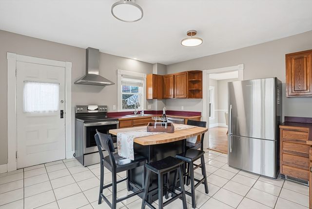 2 Maple Ave, Natick, MA 01760