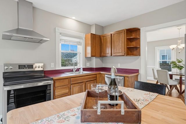 2 Maple Ave, Natick, MA 01760