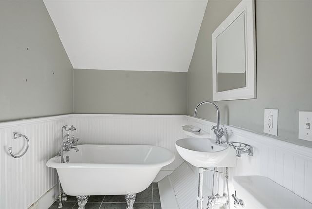 2 Maple Ave, Natick, MA 01760