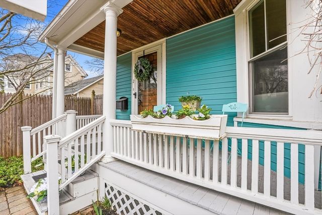 2 Maple Ave, Natick, MA 01760