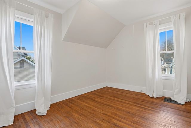 2 Maple Ave, Natick, MA 01760