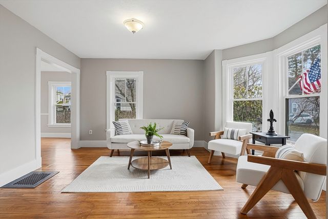 2 Maple Ave, Natick, MA 01760