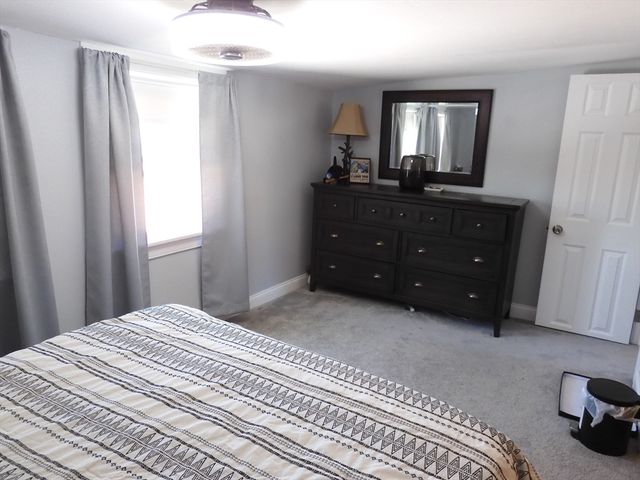 19 S. Hunt Rd, Amesbury, MA 01913