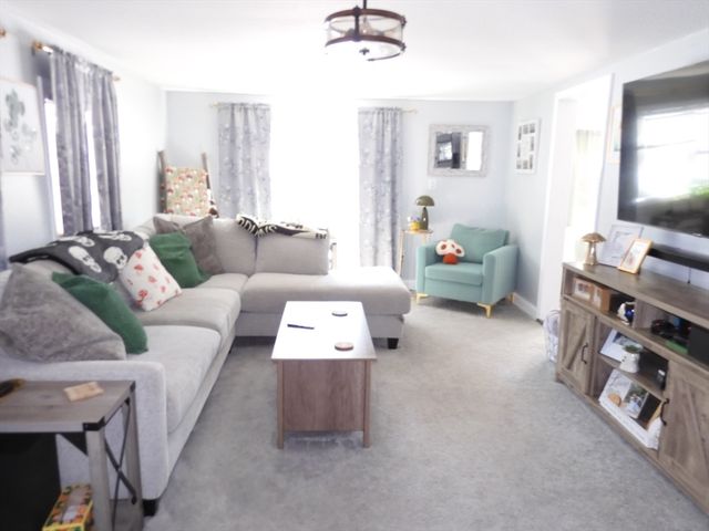 19 S. Hunt Rd, Amesbury, MA 01913