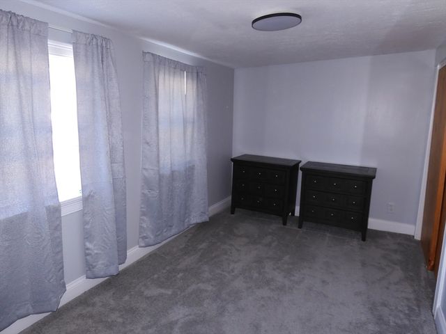 19 S. Hunt Rd, Amesbury, MA 01913