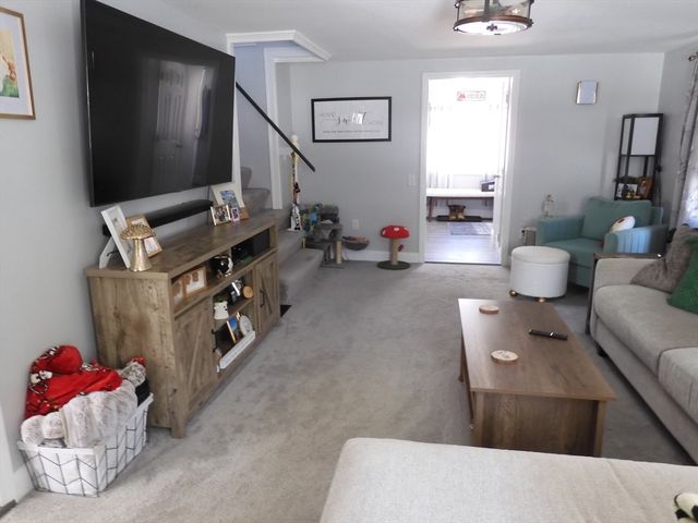 19 S. Hunt Rd, Amesbury, MA 01913