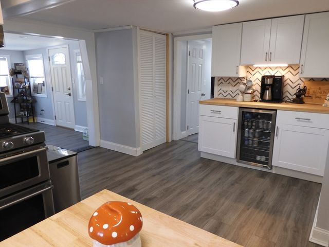 19 S. Hunt Rd, Amesbury, MA 01913