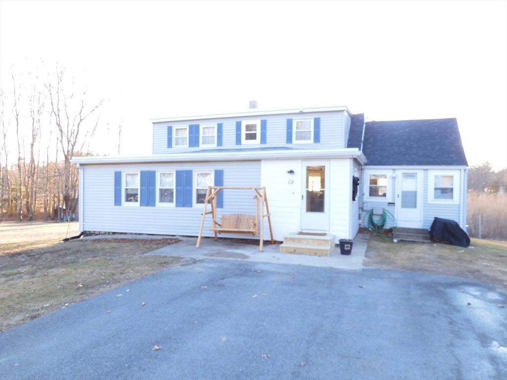19 S. Hunt Rd, Amesbury, MA 01913