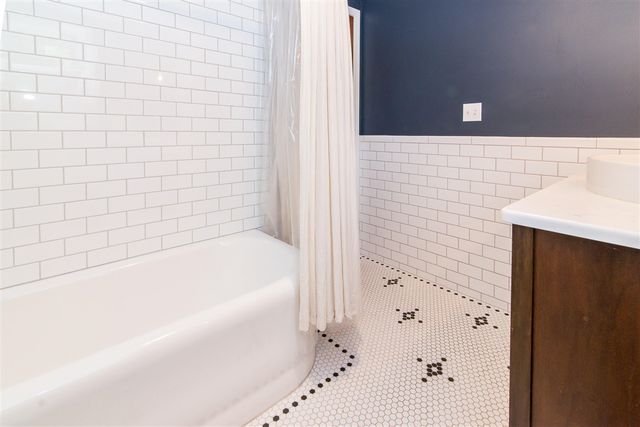 323 N Lewis Street, Saline, MI 48176