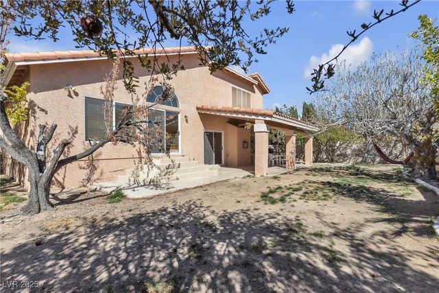 7425 Enchanted Hills Court, Las Vegas, NV 89129