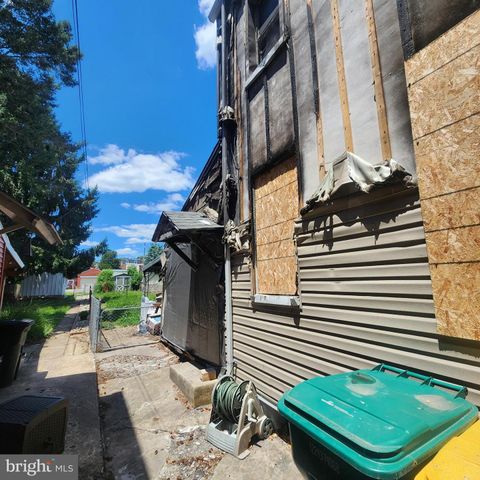 727 WALNUT ST, Columbia, PA 17512