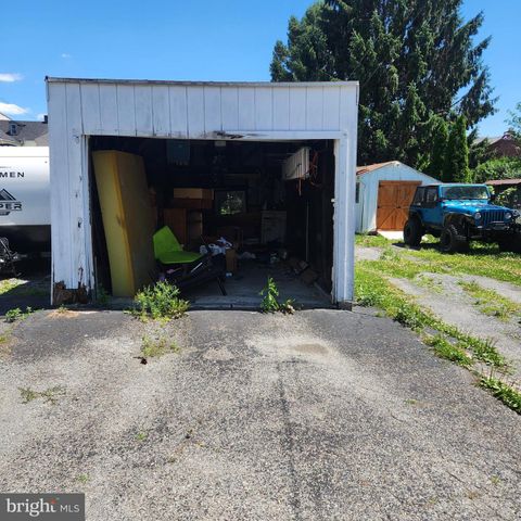 727 WALNUT ST, Columbia, PA 17512